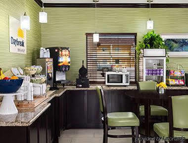 Days Inn Pearsall 외부 사진