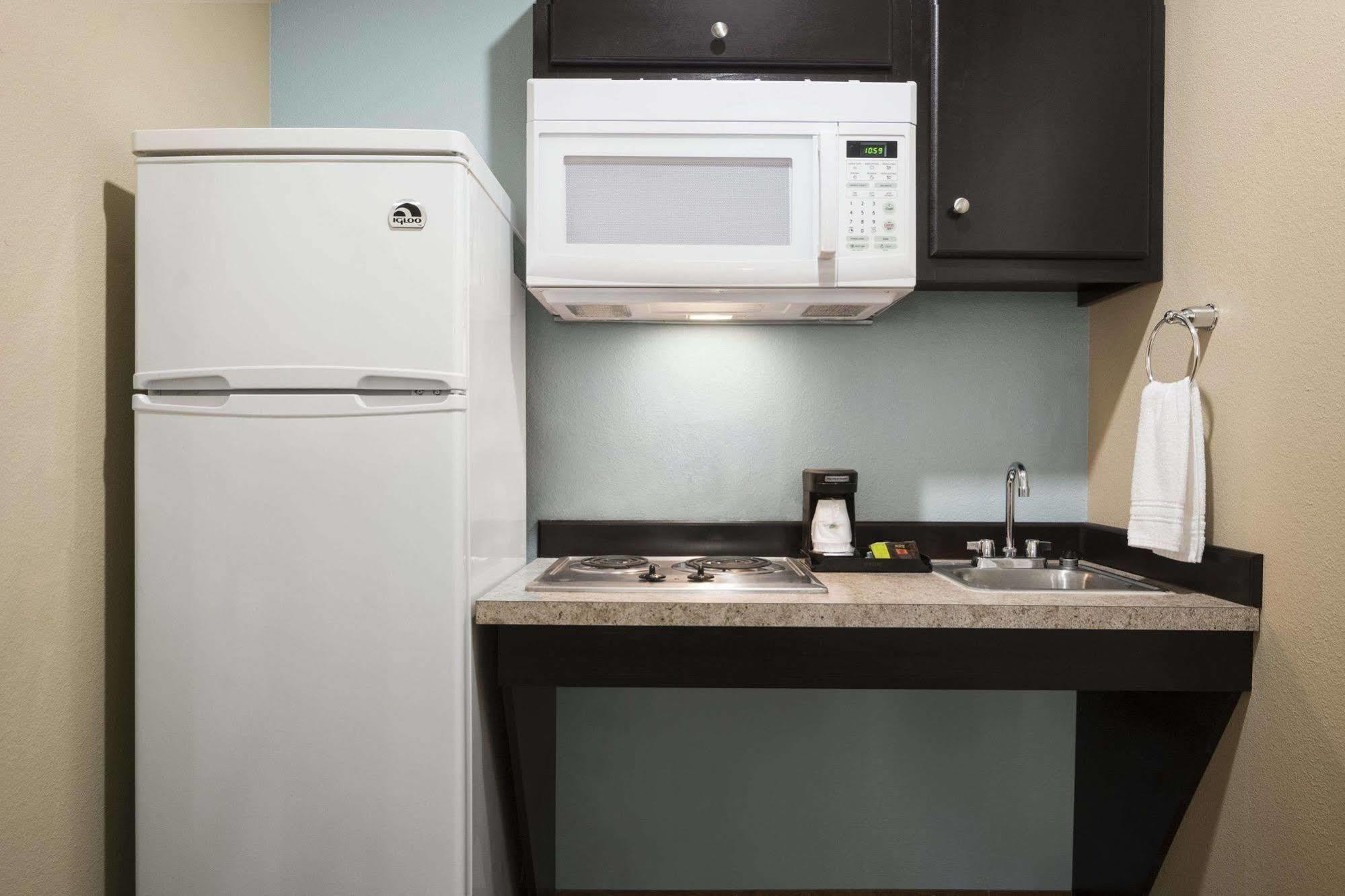 Days Inn Pearsall 외부 사진