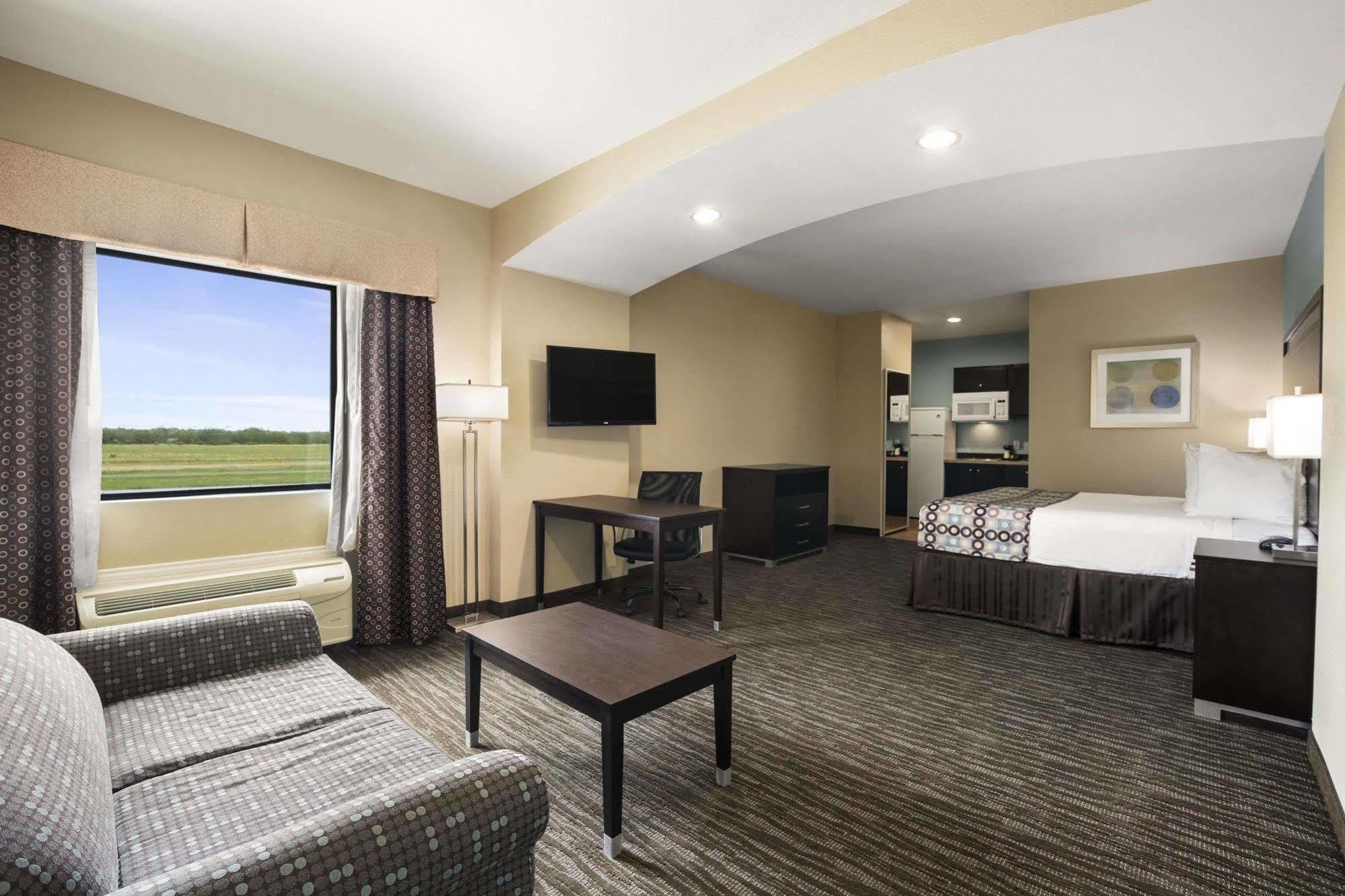 Days Inn Pearsall 외부 사진